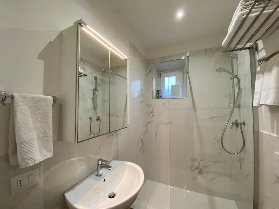 Chic Florence Retreat City Gem